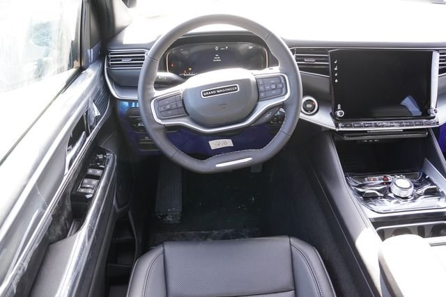 New 2026 Silver-Zynith Exterior Paint Jeep Limited Altitude image 15