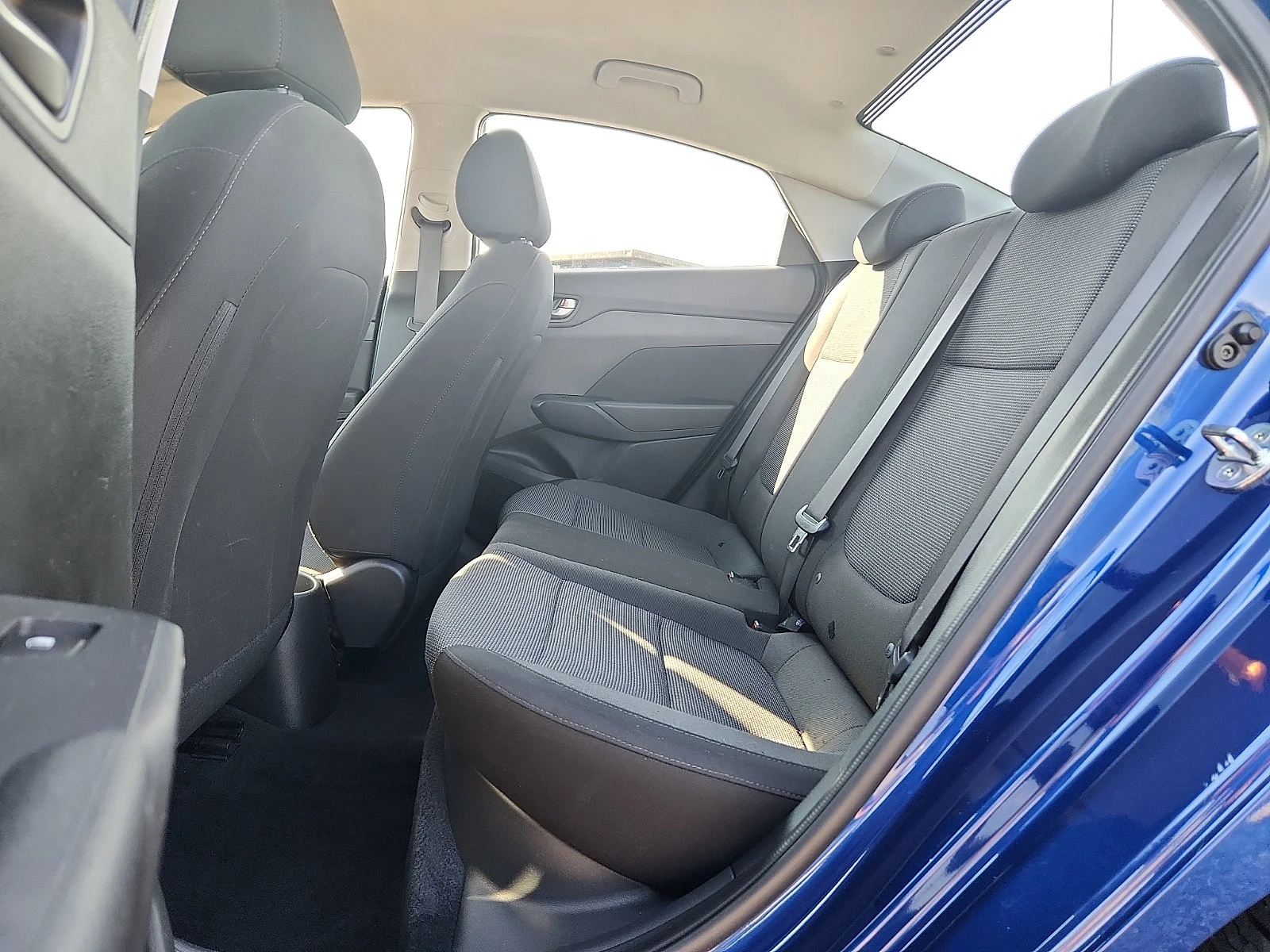 Used 2021 Blue Hyundai SE image 10