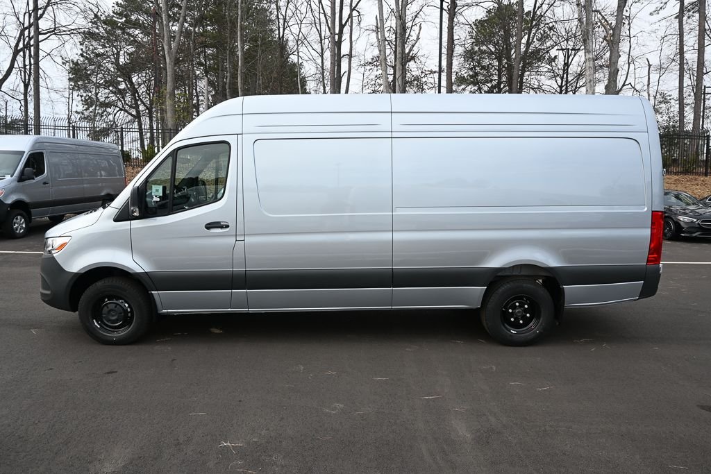 Used 2026 High-tech silver metallic Mercedes-Benz Cargo 170 WB image 3