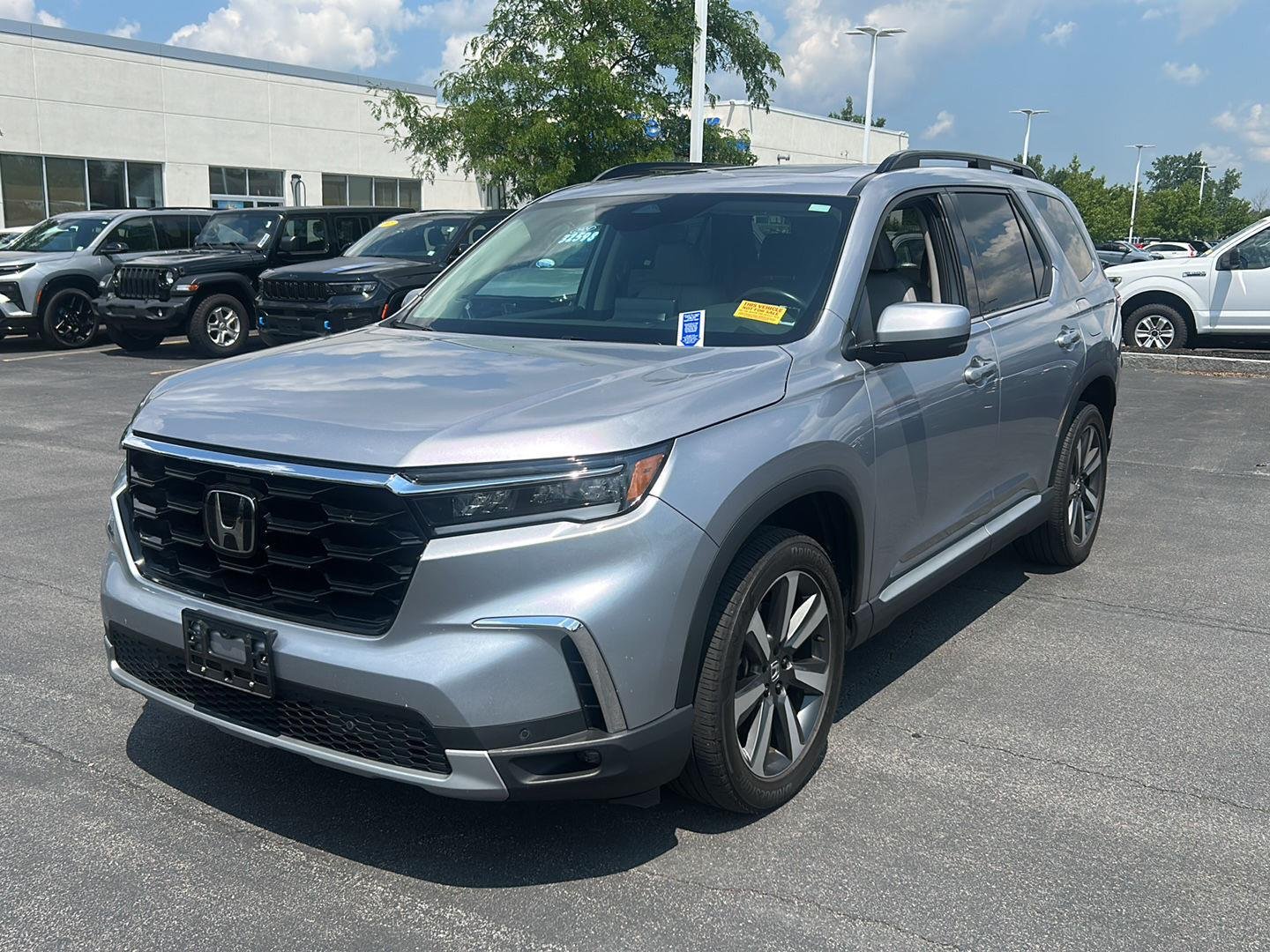 Used 2024 Lunar Silver Metallic Honda Touring image 4