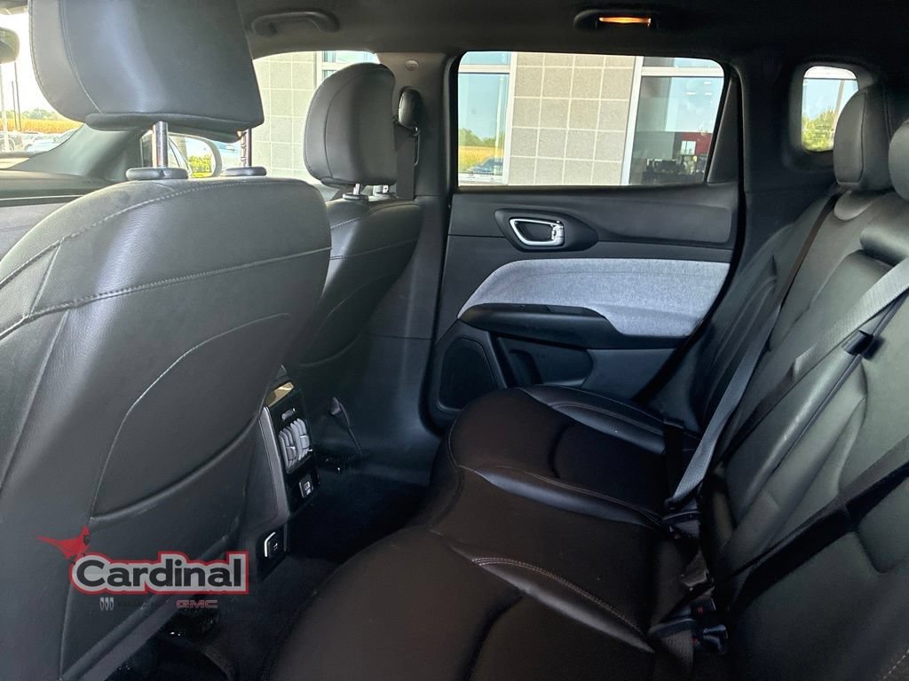 Used 2024 Gray Jeep Latitude Lux image 12