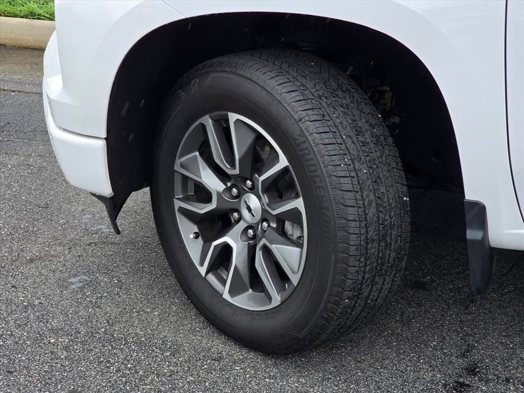 Used 2024 White Chevrolet RST image 27
