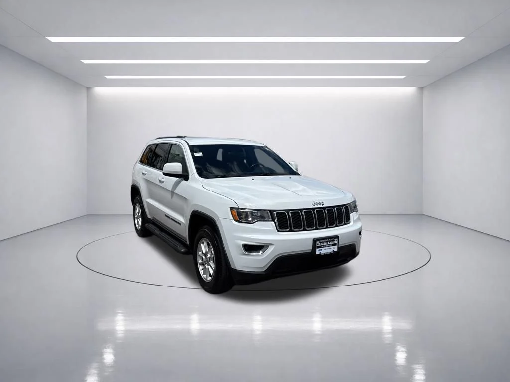 Used 2020 Bright White Clearcoat Jeep Laredo image 9