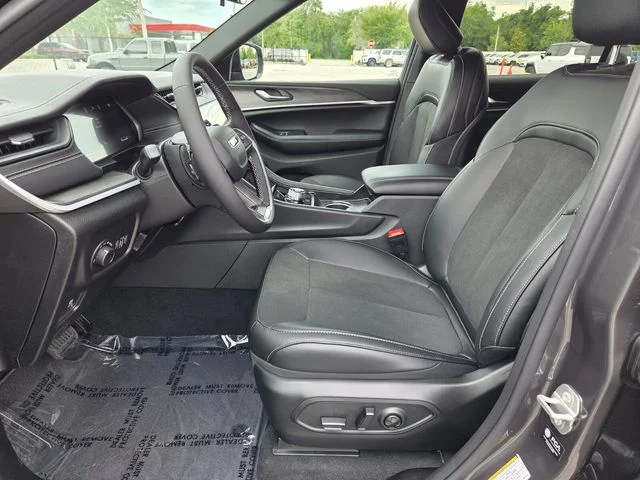 New 2026 Baltic Gray Metallic Clear-Coat Exterior Paint Jeep Altitude image 3