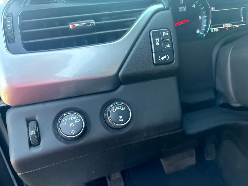 Used 2019 White Chevrolet LT image 15