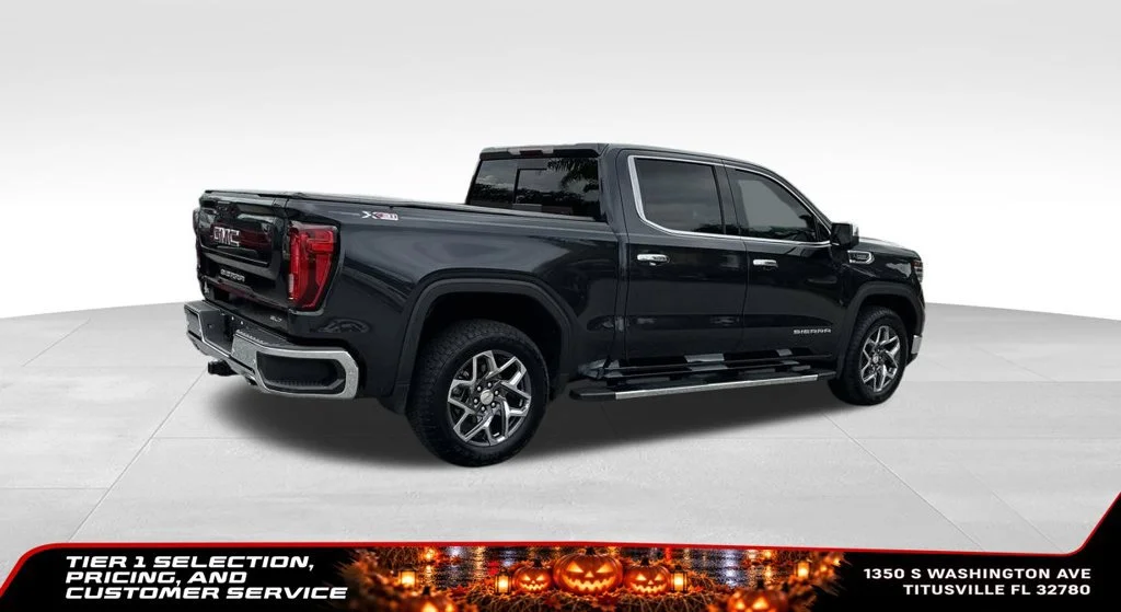 Certified Used 2025 Titanium Rush Metallic GMC SLT image 10
