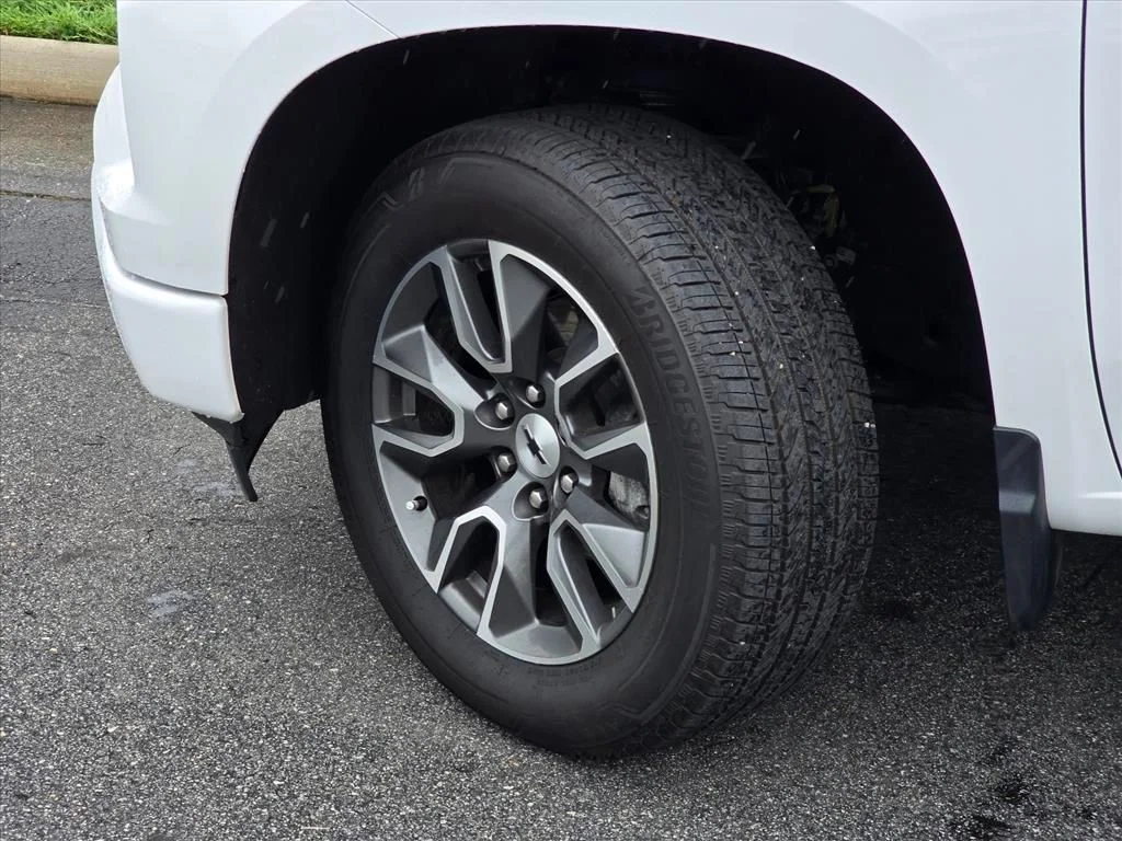 Used 2024 White Chevrolet RST image 27