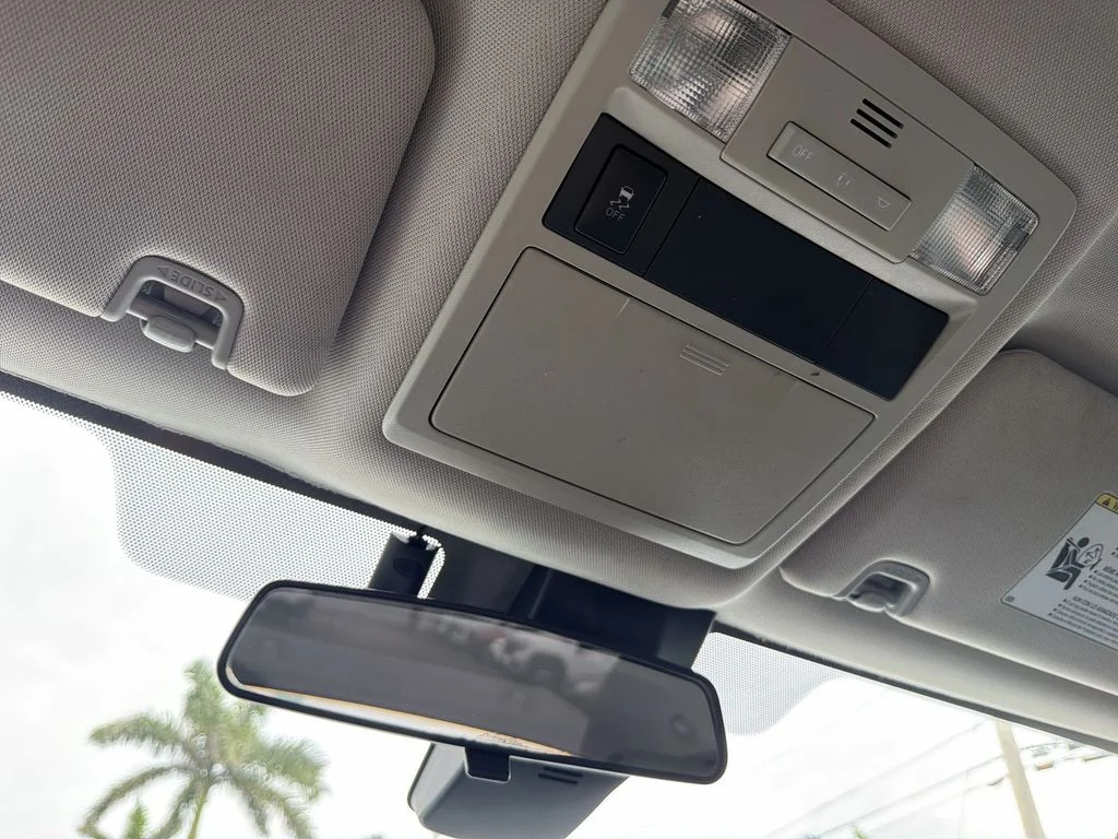 Used 2019 White Toyota SR image 23