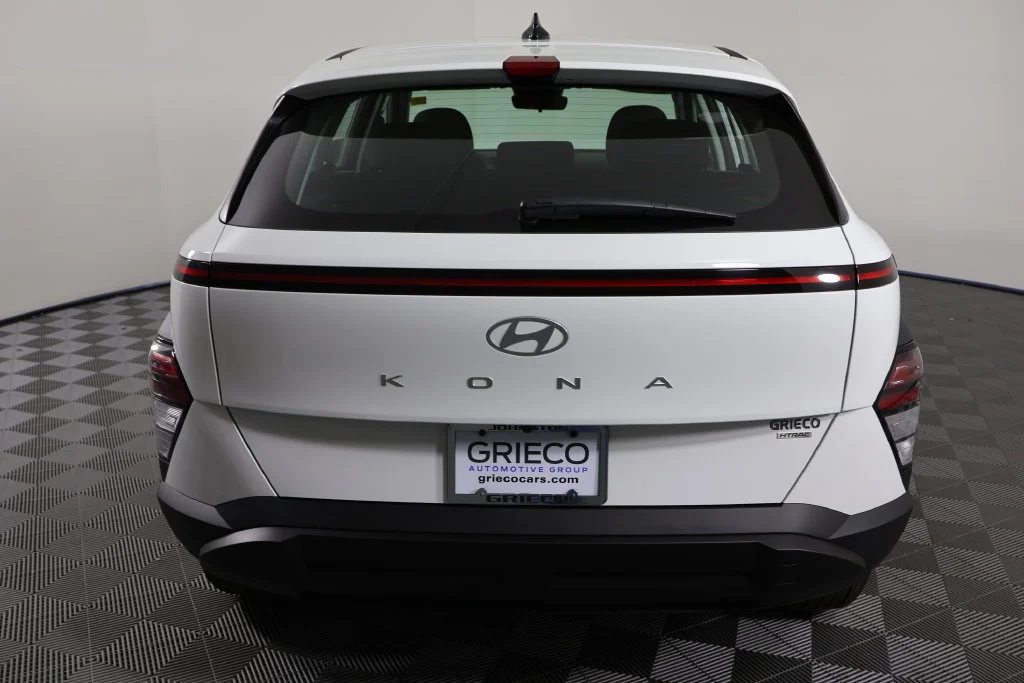 Used 2027 Atlas White Hyundai SE image 7