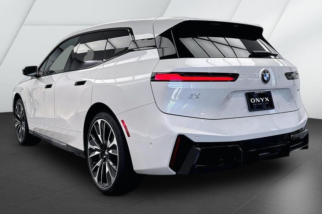 Used 2026 Mineral White Metallic BMW xDrive45 image 6