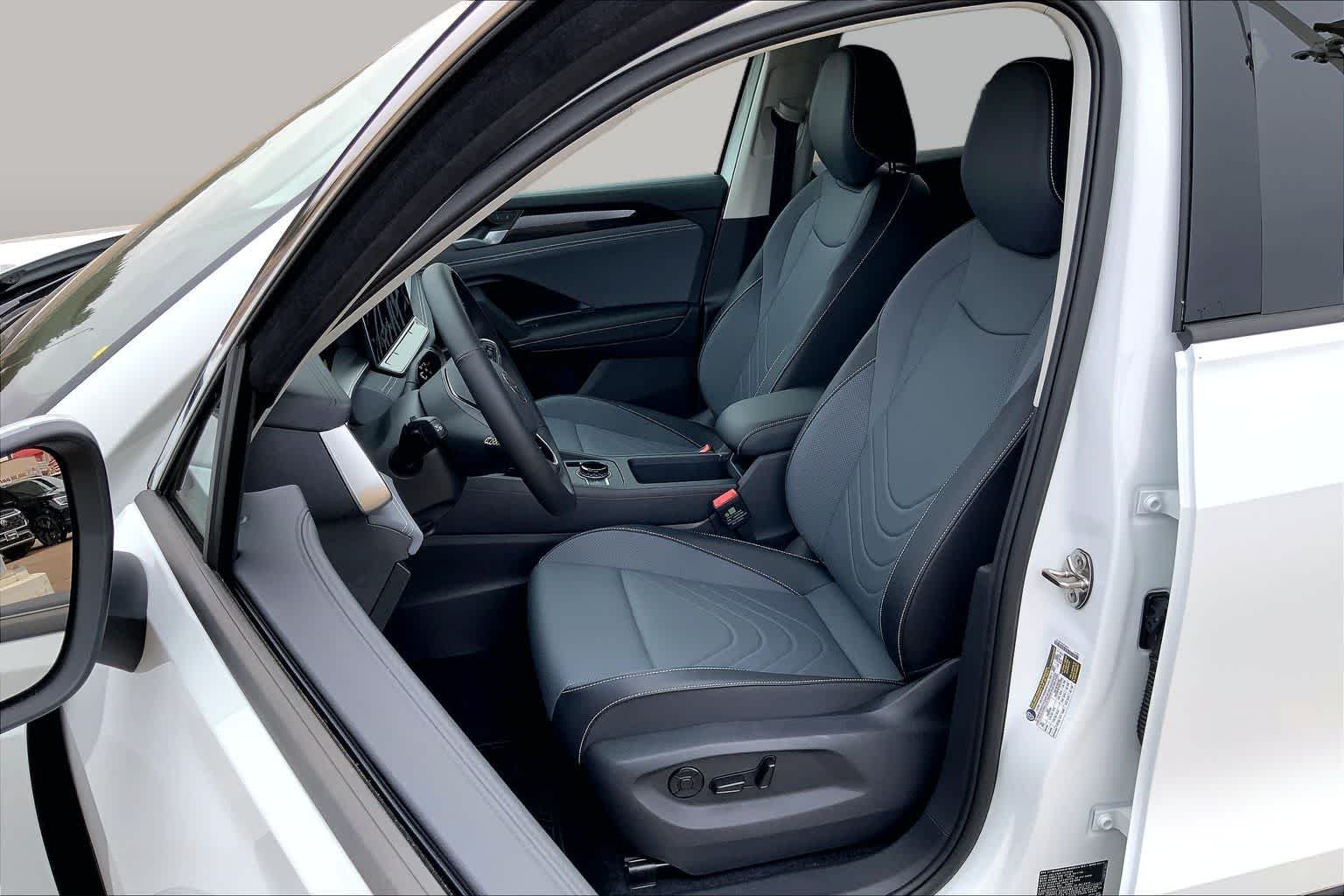 2026 Volkswagen Tiguan SE - Photo 9