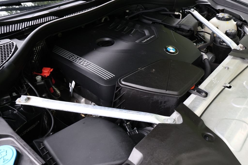 Used 2024  BMW xDrive30i image 14