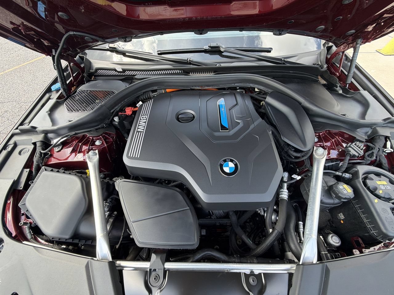 Used 2023 Aventurin Red Metallic BMW 530e image 37