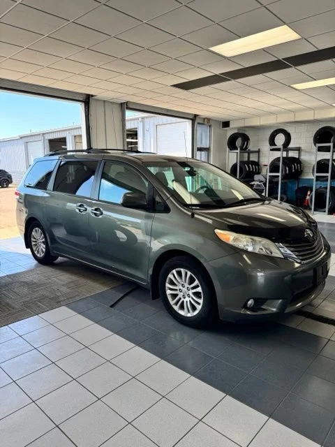 Used 2011 Cypress Pearl Toyota XLE image 5
