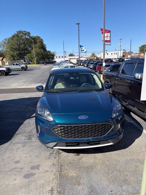 Used 2020 Green Ford SE image 3