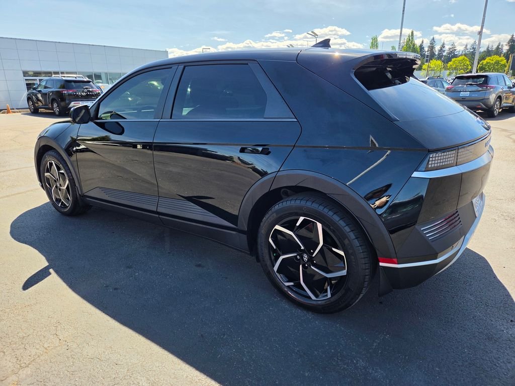Used 2024 Black Hyundai SEL image 4