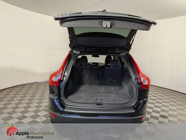 Used 2010 Gray Volvo 3.2 image 12