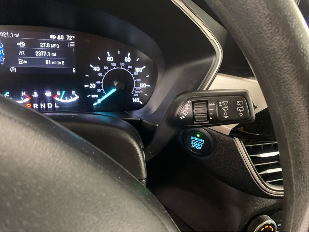 Used 2021 Red Ford SE image 18
