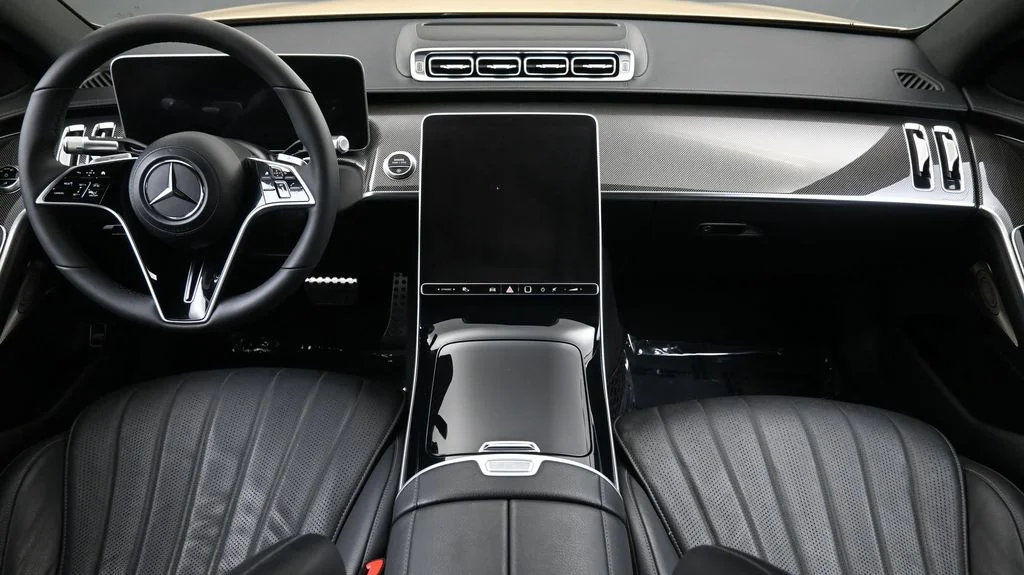 Used 2023 Gold Mercedes-Benz S 580 image 4
