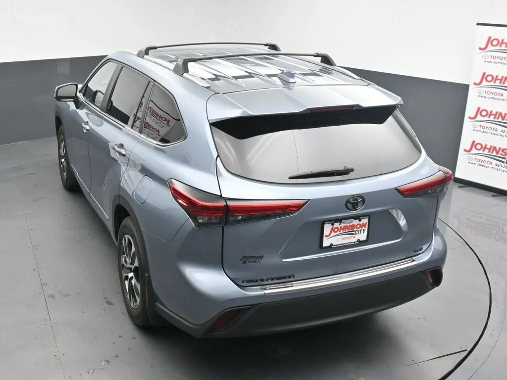 Used 2023  Toyota XLE image 32