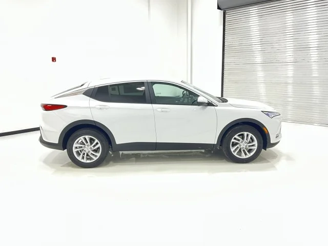 New 2026 Summit White Buick Preferred image 3