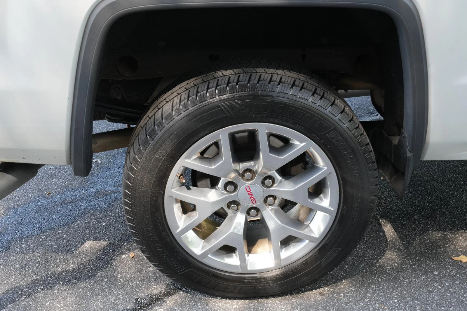 Used 2018 WHITE FROST TRICOAT GMC SLT image 37