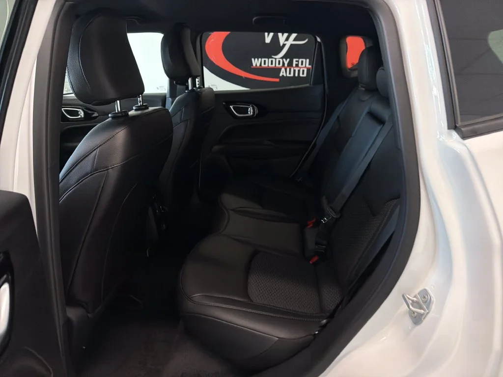 New 2027 White Jeep Latitude image 13