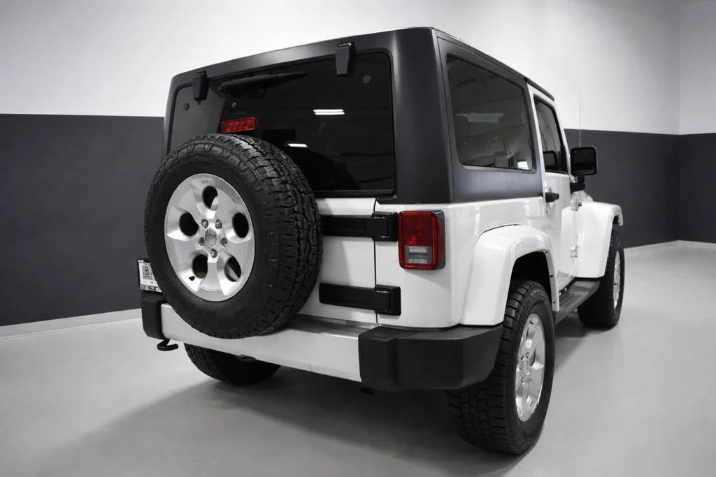 Used 2015 White Jeep Sahara image 8