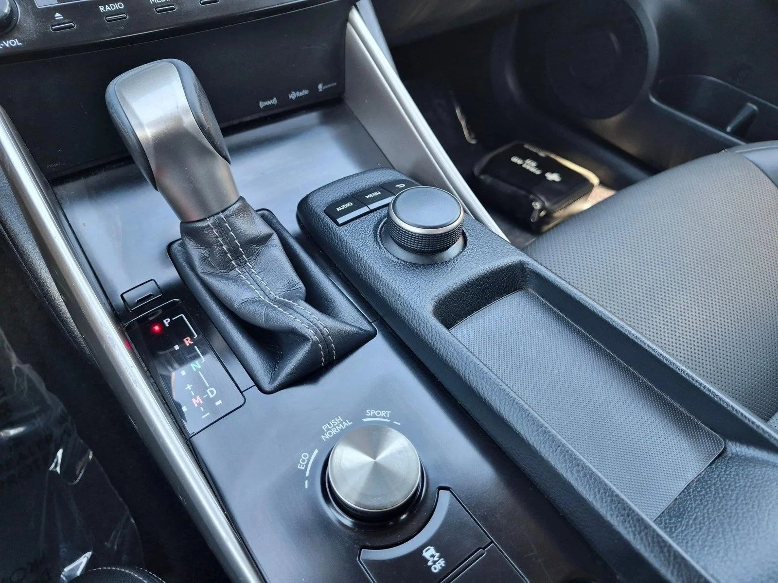 Used 2014 Obsidian Lexus  image 12