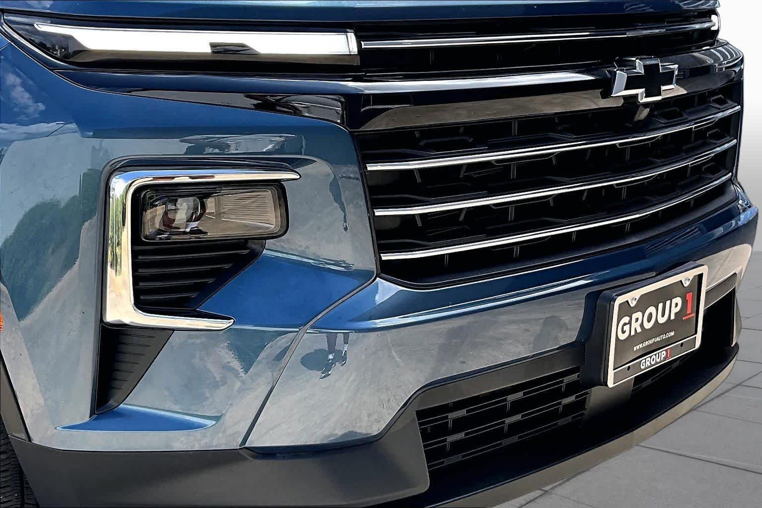 Used 2025 Lakeshore Blue Metallic Chevrolet FWD LT image 30