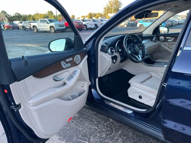 Used 2021 Blue Mercedes-Benz GLC 300 image 4