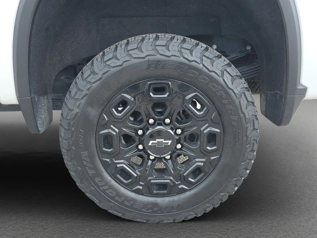Used 2022 White Chevrolet LTZ image 5