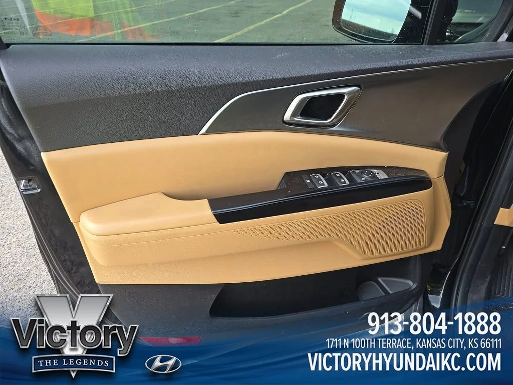Used 2024 Black Kia LX image 11