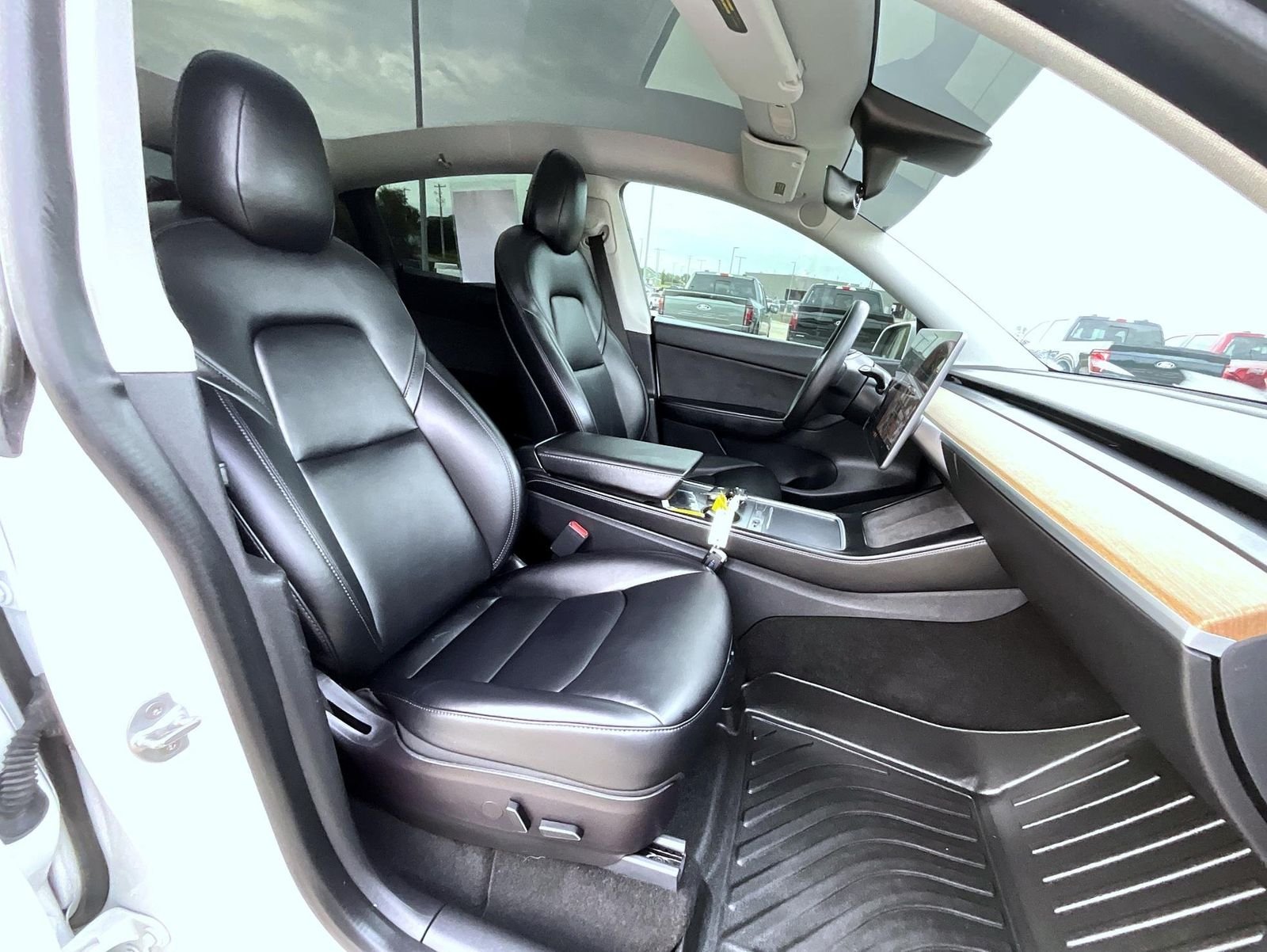 Used 2021 White Tesla Long Range image 17