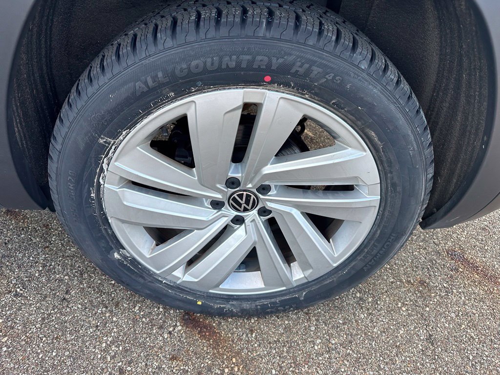 Certified Used 2023  Volkswagen 2.0T SE w/Technology image 7