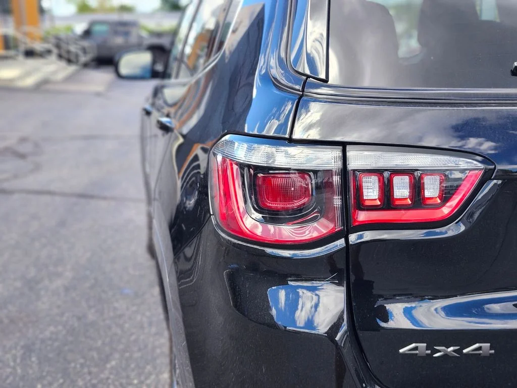 New 2026 Diamond Black Crystal Pearl-Coat Exterior Paint Jeep Trailhawk image 9