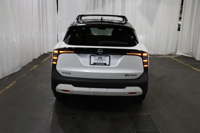 New 2026 Aspen White TriCoat / Super Black Two-tone Nissan SR image 4