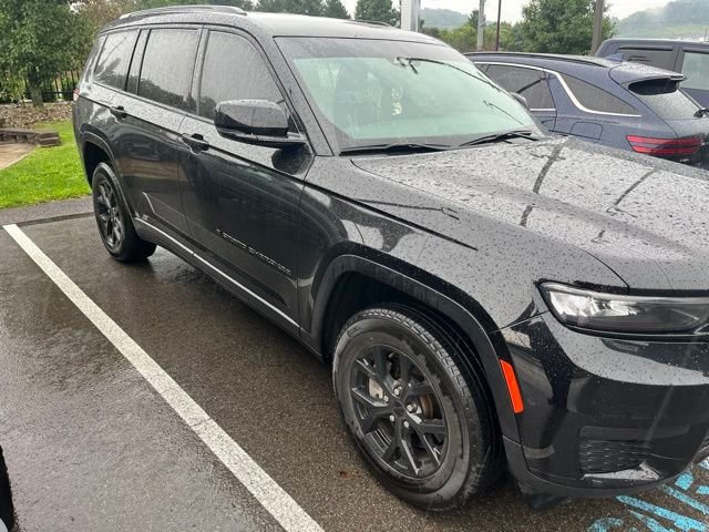 Used 2024 Black Jeep Altitude image 3