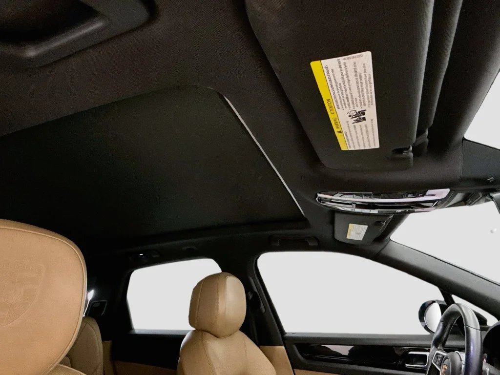 Used 2019  Porsche Base image 17