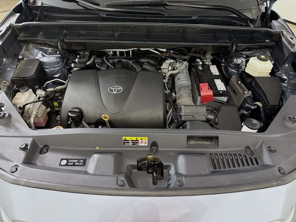 Used 2021 Moon Dust Toyota Platinum image 30