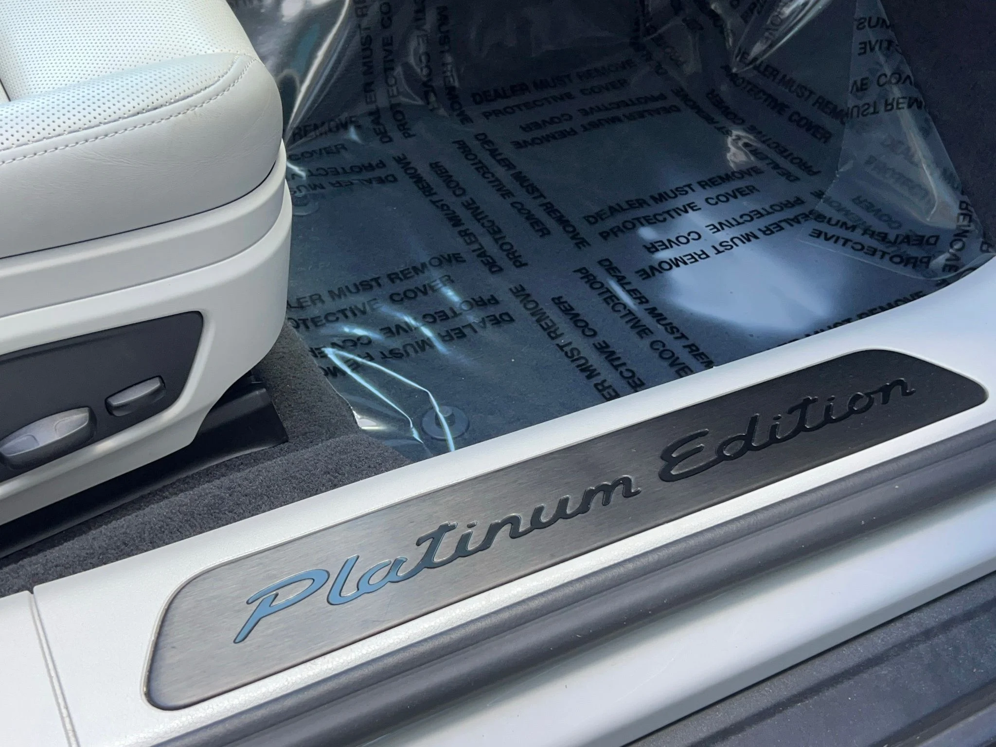 Used 2023  Porsche 4 Platinum Edition image 39