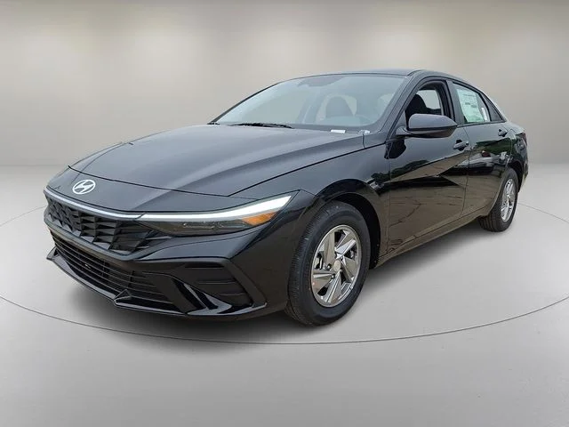 New 2026 Black Hyundai SE image 3