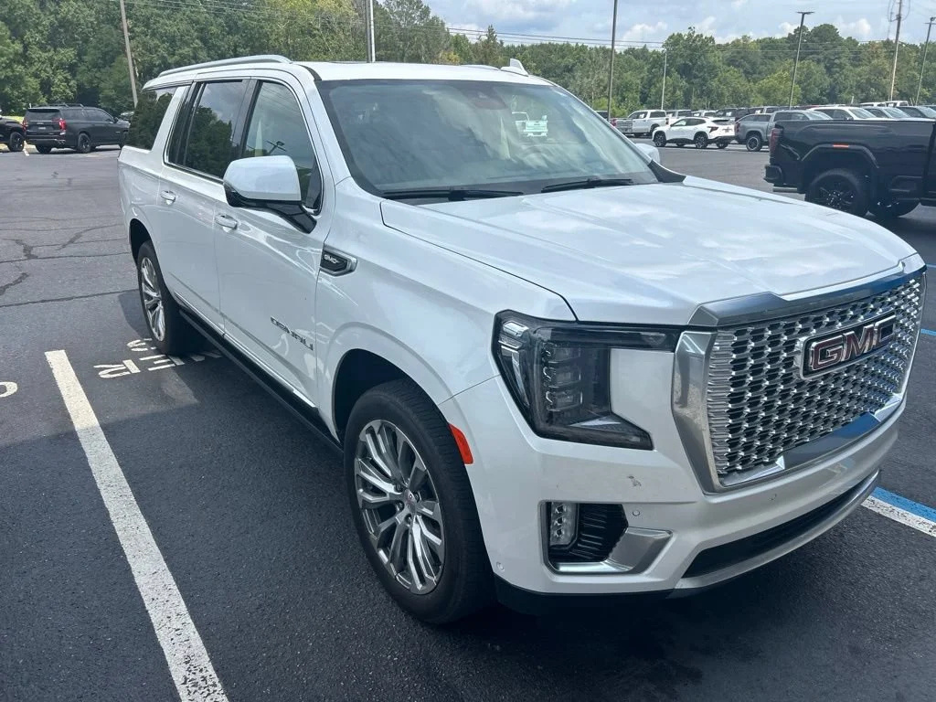 Used 2024 White Frost Tricoat GMC Denali image 3
