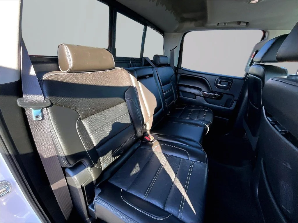 Used 2015 White GMC Denali image 25