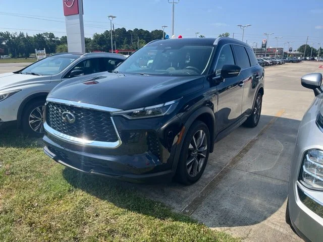 Used 2023 Black INFINITI LUXE image 2