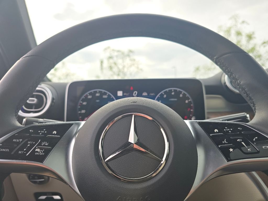 Certified Used 2026 Moonlight White Metallic Mercedes-Benz GLC 300 image 30