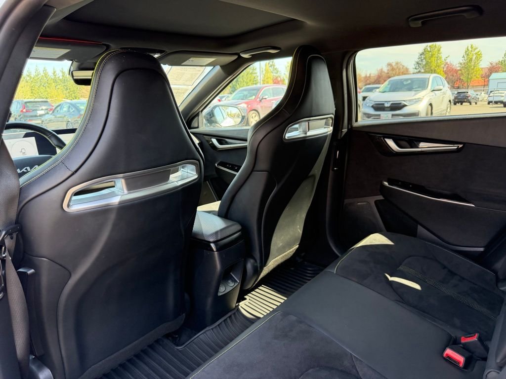 Used 2024 Snow White Pearl Kia GT image 31