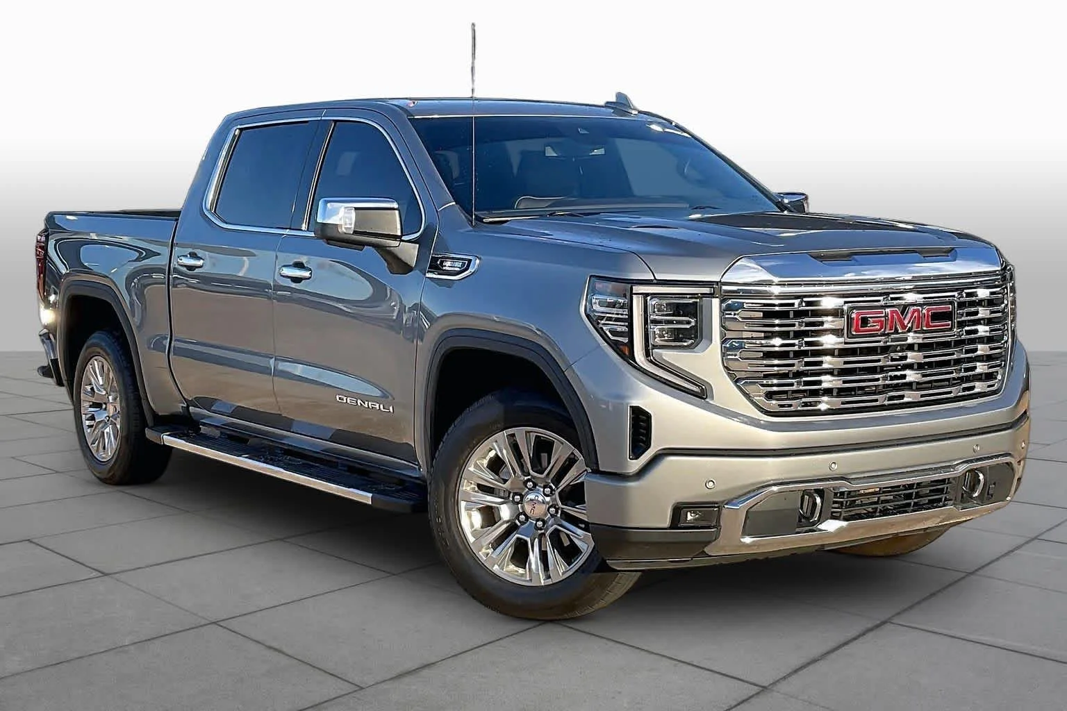 Used 2024 Sterling Metallic GMC Denali image 3