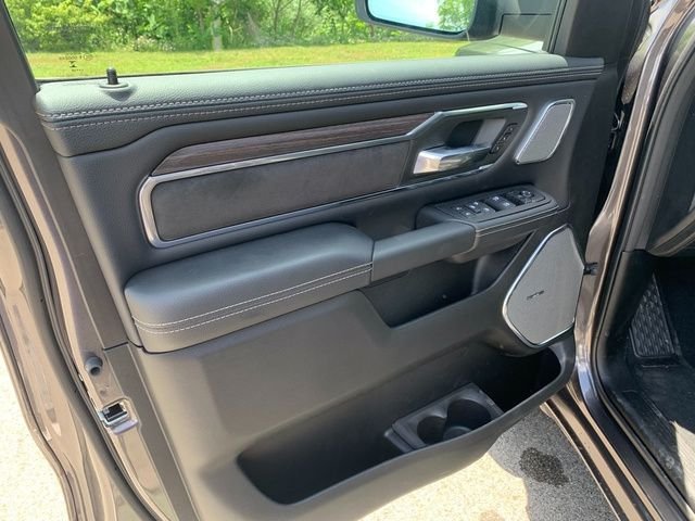 New 2026 Granite Crystal Metallic Clear-Coat Exterior Paint RAM Laramie image 15