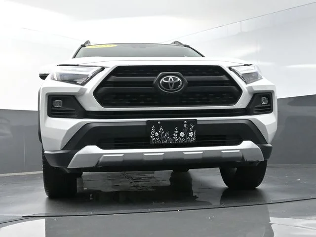 Used 2022 White Toyota Adventure image 39